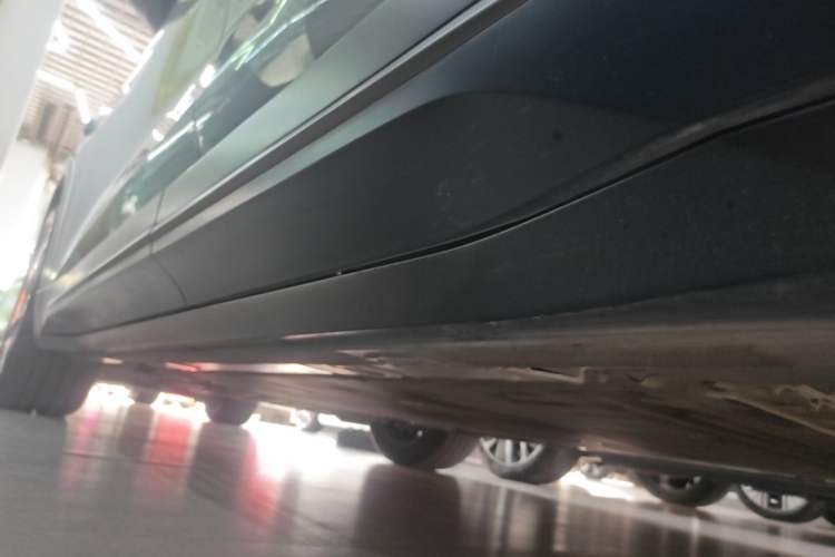 Used Nio ES6 2023 75 kWh Left Side Sill