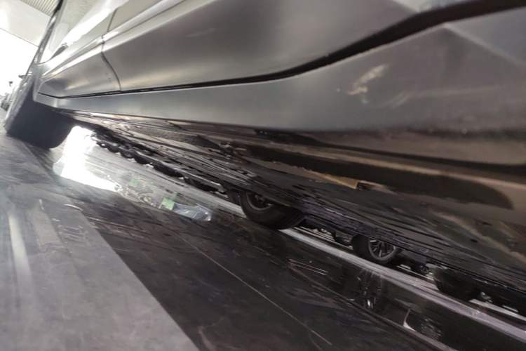Used Nio ES6 2023 75 kWh Left Side Sill