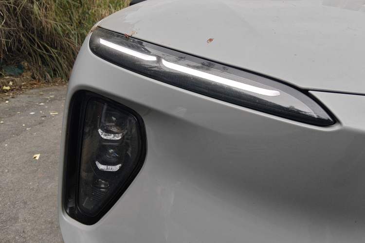 Used Nio ES6 2023 75 kWh Right Front Headlight