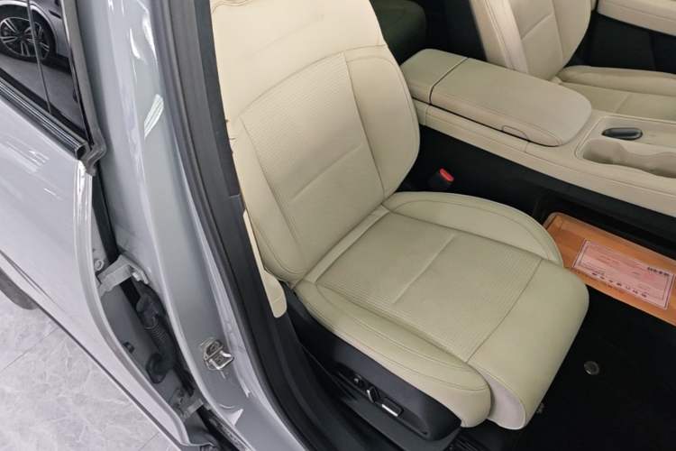 Used Nio ES6 2023 75 kWh Right Front Seat