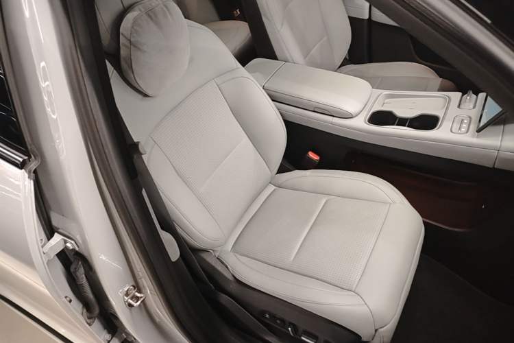 Used Nio ES6 2023 75 kWh Right Front Seat