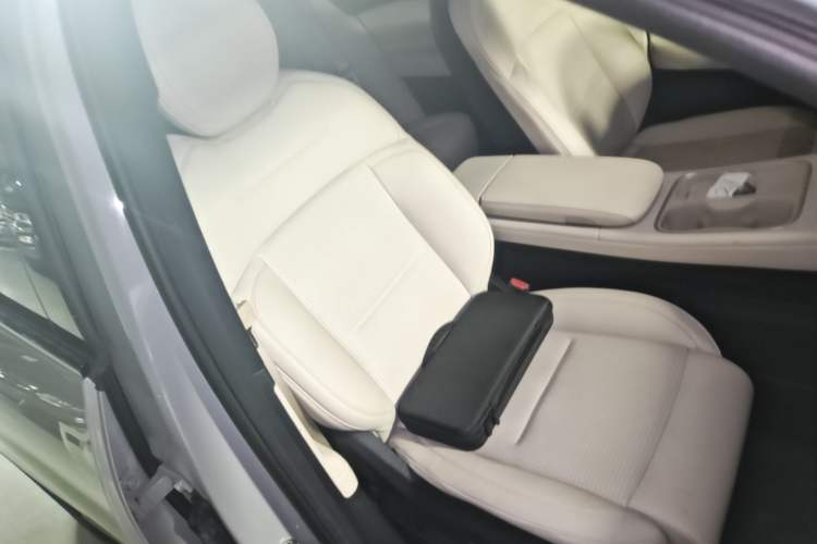 Used Nio ES6 2023 75 kWh Right Front Seat