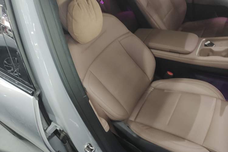 Used Nio ES6 2023 75 kWh Right Front Seat