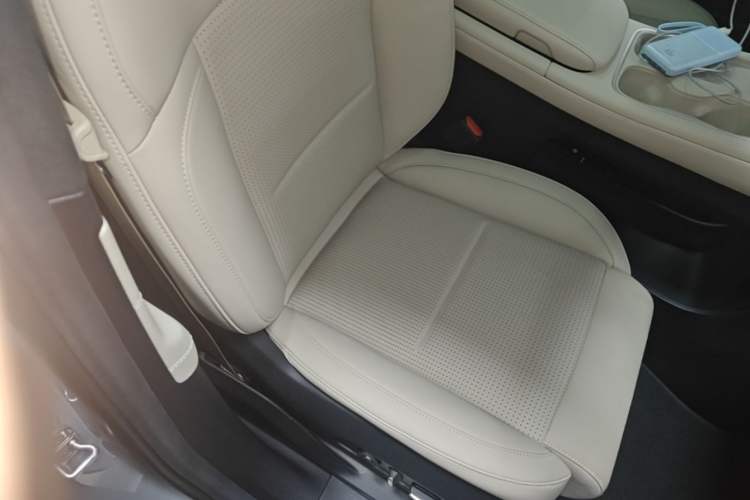 Used Nio ES6 2023 75 kWh Right Front Seat
