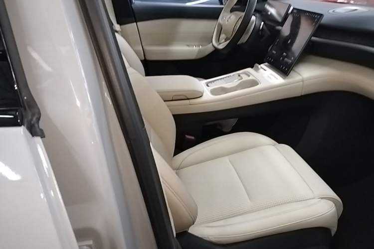 Used Nio ES6 2023 75 kWh Right Front Seat