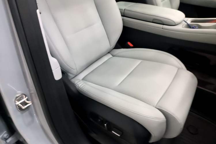 Used Nio ES6 2023 75 kWh Right Front Seat