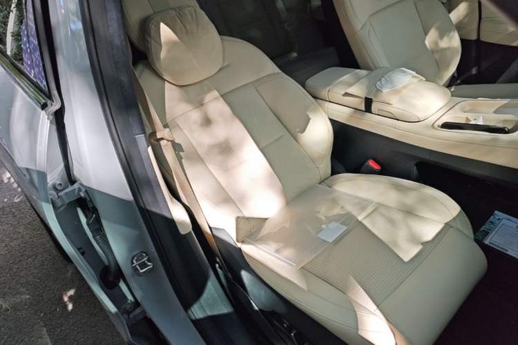 Used Nio ES6 2023 75 kWh Right Front Seat