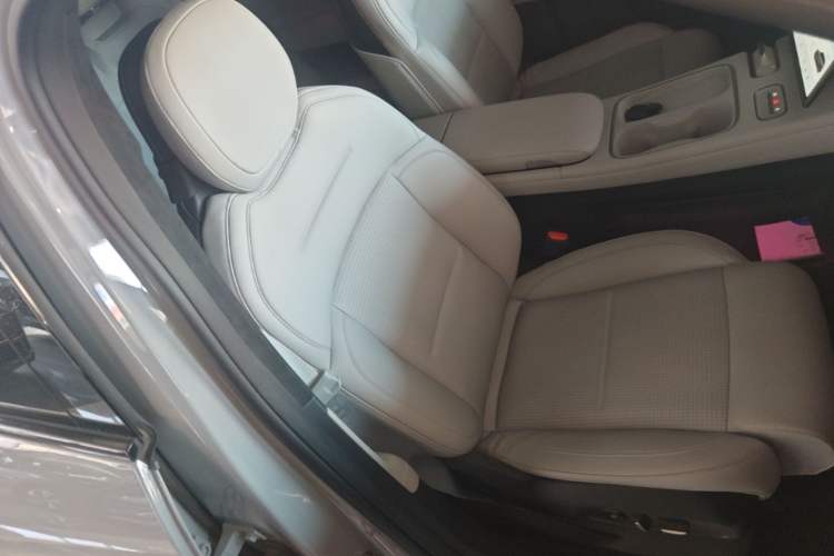 Used Nio ES6 2023 75 kWh Right Front Seat