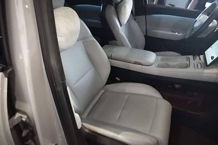 Used Nio ES6 2023 75 kWh Right Front Seat
