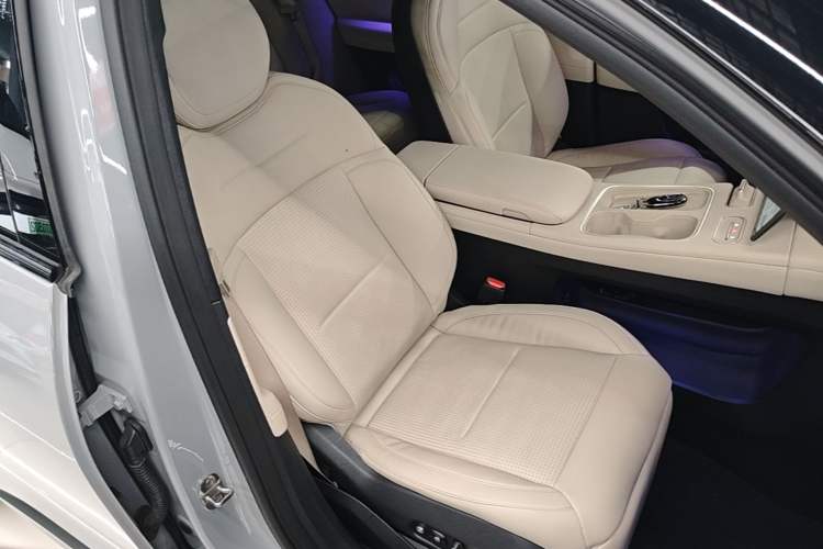 Used Nio ES6 2023 75 kWh Right Front Seat