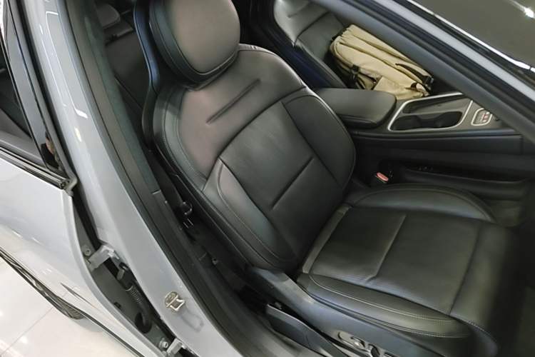 Used Nio ES6 2023 75 kWh Right Front Seat