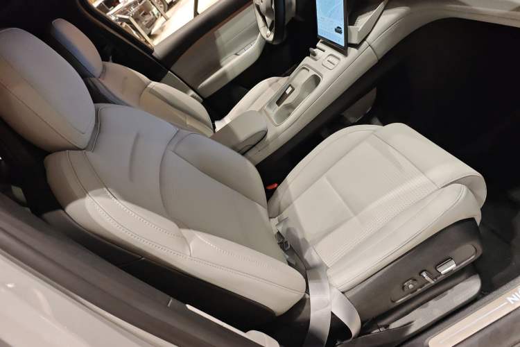 Used Nio ES6 2023 75 kWh Right Front Seat
