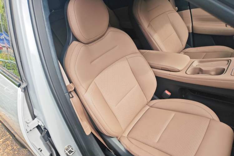 Used Nio ES6 2023 75 kWh Right Front Seat