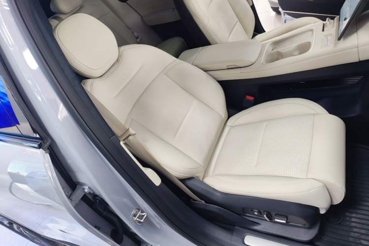 Used Nio ES6 2023 75 kWh Right Front Seat