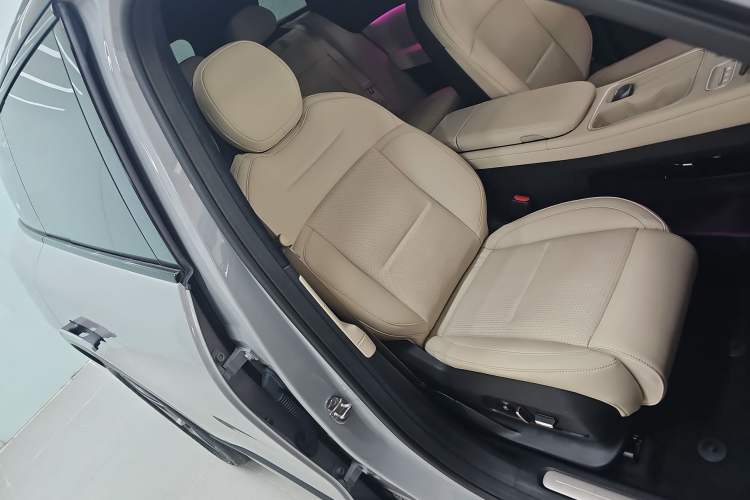 Used Nio ES6 2023 75 kWh Right Front Seat