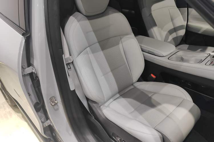 Used Nio ES6 2023 75 kWh Right Front Seat