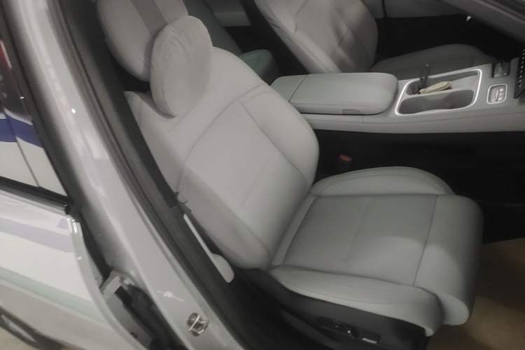 Used Nio ES6 2023 75 kWh Right Front Seat