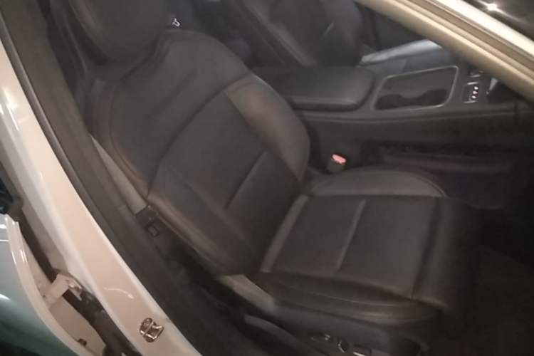 Used Nio ES6 2023 75 kWh Right Front Seat