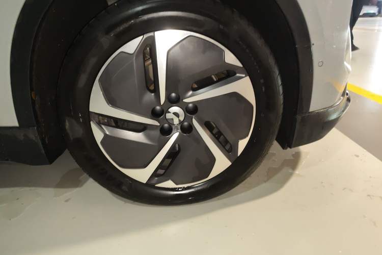 Used Nio ES6 2023 75 kWh Right Front Wheel Hub