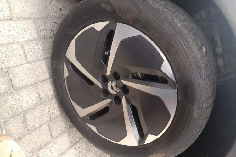 Used Nio ES6 2023 75 kWh Right Front Wheel Hub