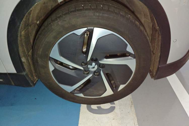 Used Nio ES6 2023 75 kWh Right Front Wheel Hub