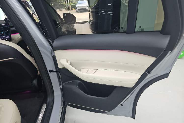 Used Nio ES6 2023 75 kWh Right Rear Door Interior
