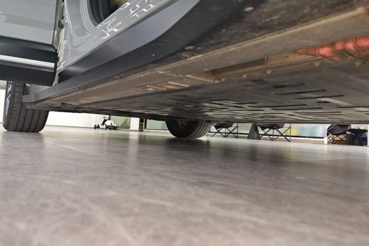 Used Nio ES6 2023 75 kWh Right Side Sill