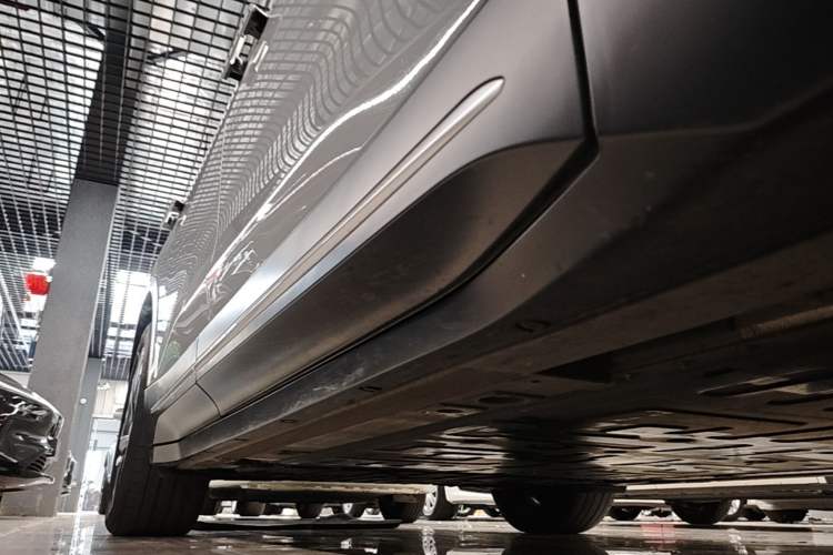 Used Nio ES6 2023 75 kWh Right Side Sill