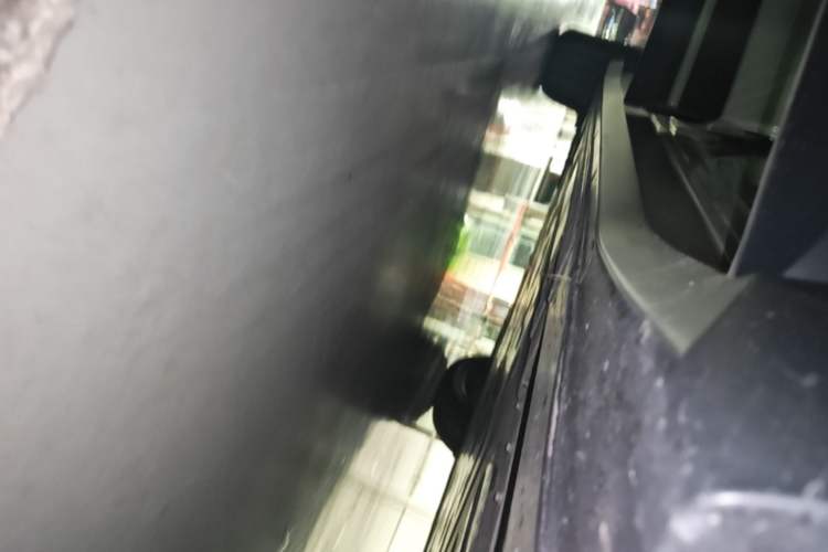 Used Nio ES6 2023 75 kWh Right Side Sill