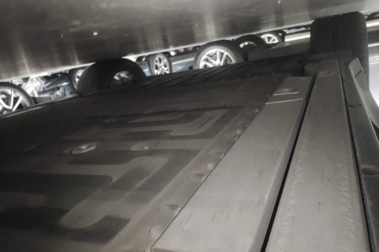 Used Nio ES6 2023 75 kWh Right Side Sill