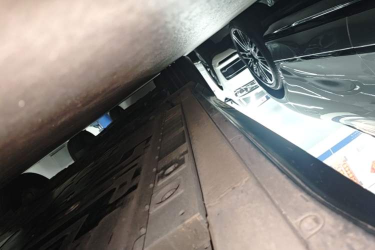 Used Nio ES6 2023 75 kWh Right Side Sill