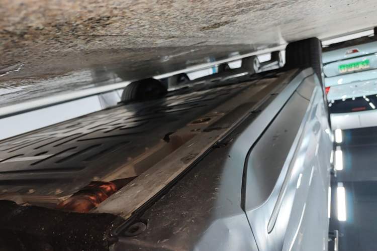Used Nio ES6 2023 75 kWh Right Side Sill
