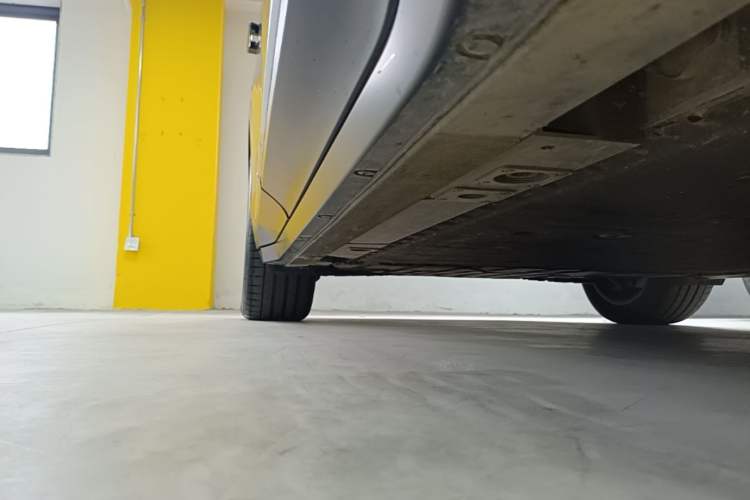 Used Nio ES6 2023 75 kWh Right Side Sill