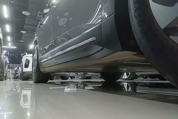 Used Nio ES6 2023 75 kWh Right Side Sill