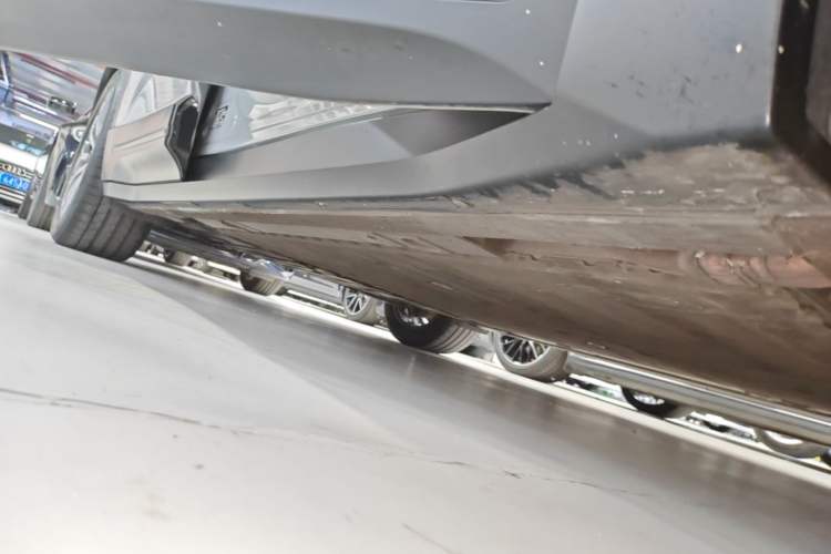 Used Nio ES6 2023 75 kWh Right Side Sill