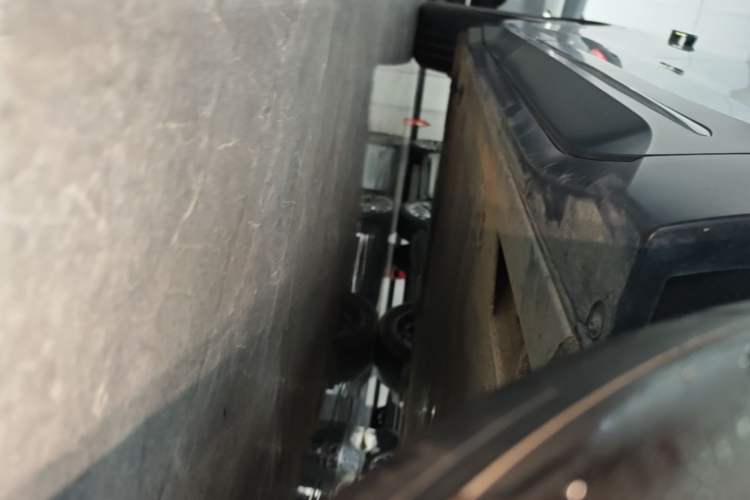 Used Nio ES6 2023 75 kWh Right Side Sill