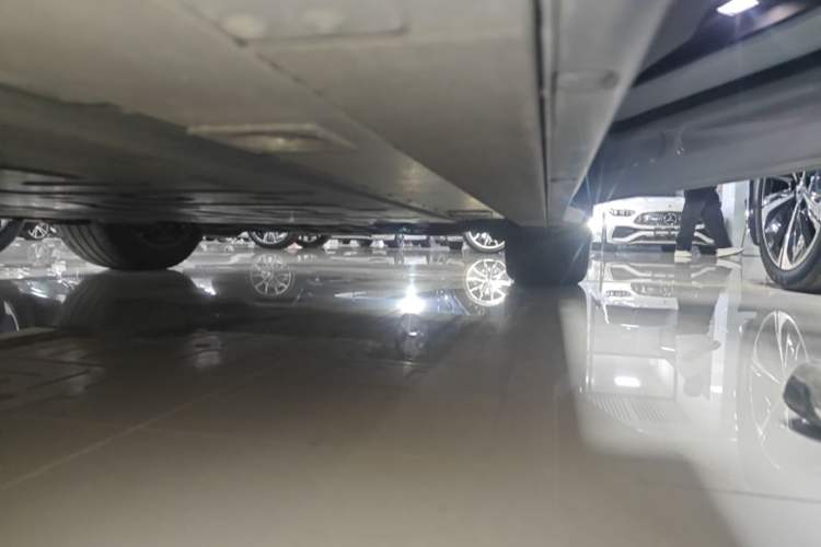 Used Nio ES6 2023 75 kWh Right Side Sill