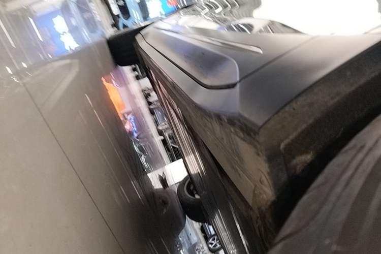 Used Nio ES6 2023 75 kWh Right Side Sill