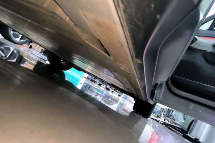 Used Nio ES6 2023 75 kWh Right Side Sill