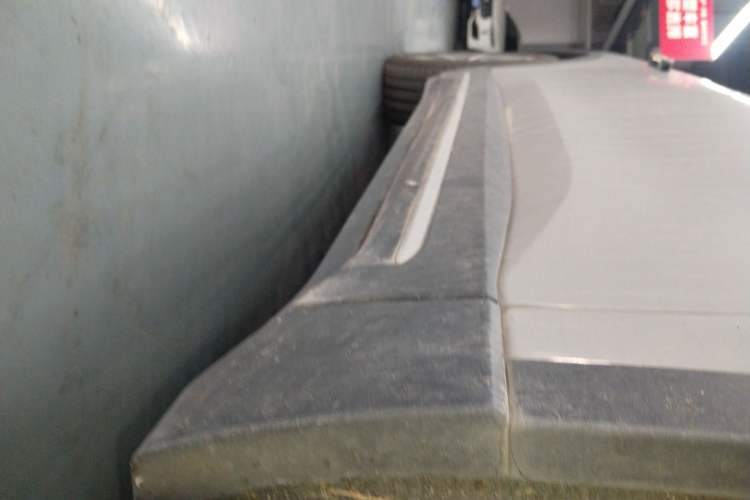 Used Nio ES6 2023 75 kWh Right Side Sill