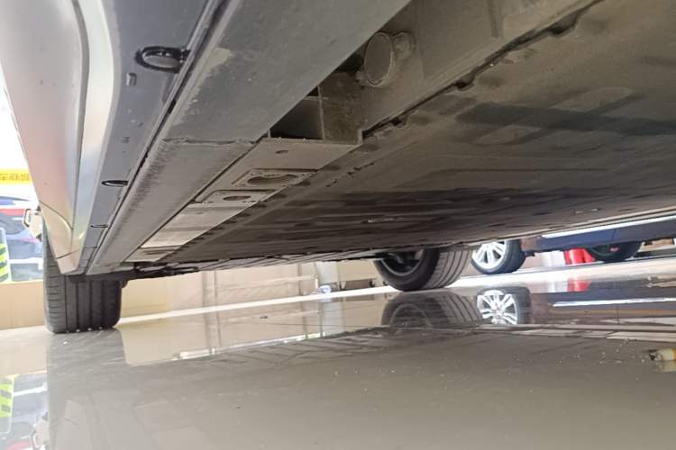Used Nio ES6 2023 75 kWh Right Side Sill