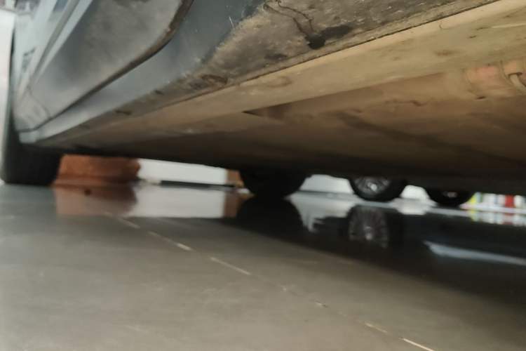 Used Nio ES6 2023 75 kWh Right Side Sill
