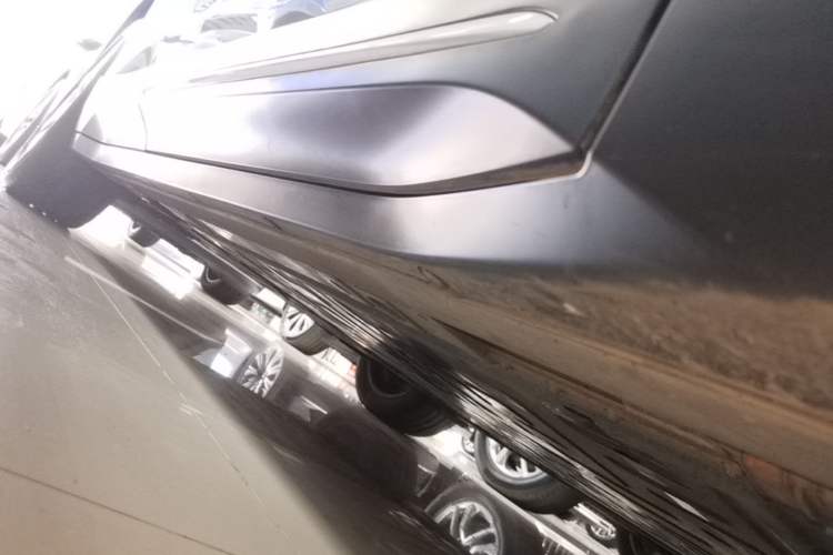 Used Nio ES6 2023 75 kWh Right Side Sill