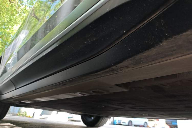Used Nio ES6 2023 75 kWh Right Side Sill