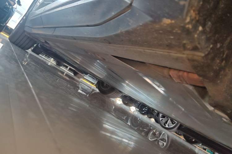 Used Nio ES6 2023 75 kWh Right Side Sill