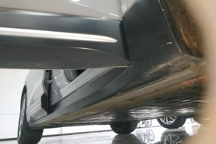 Used Nio ES6 2023 75 kWh Right Side Sill