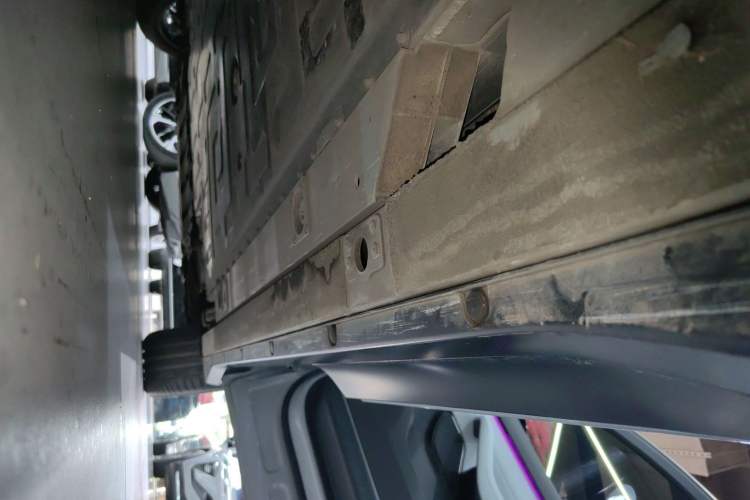 Used Nio ES6 2023 75 kWh Right Side Sill