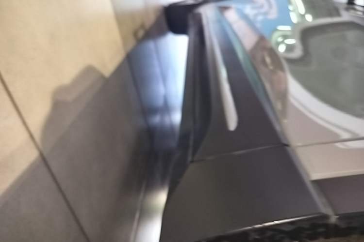 Used Nio ES6 2023 75 kWh Right Side Sill