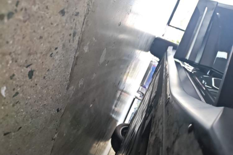 Used Nio ES6 2023 75 kWh Right Side Sill