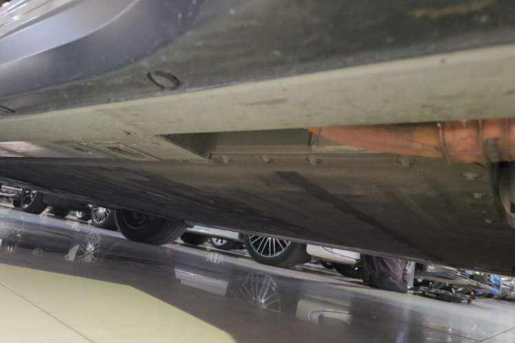 Used Nio ES6 2023 75 kWh Right Side Sill